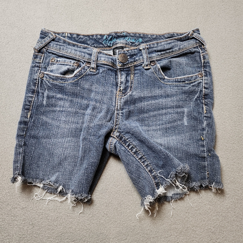 Ariya Blue Jean Shorts with Flap Pockets - Picture 2 of 9